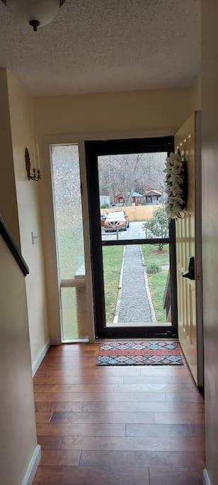 Вілла J.Creek Retreat, Creekside Townhouse +1 Car Garage Маґґі-Валлі Екстер'єр фото