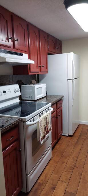 Вілла J.Creek Retreat, Creekside Townhouse +1 Car Garage Маґґі-Валлі Екстер'єр фото